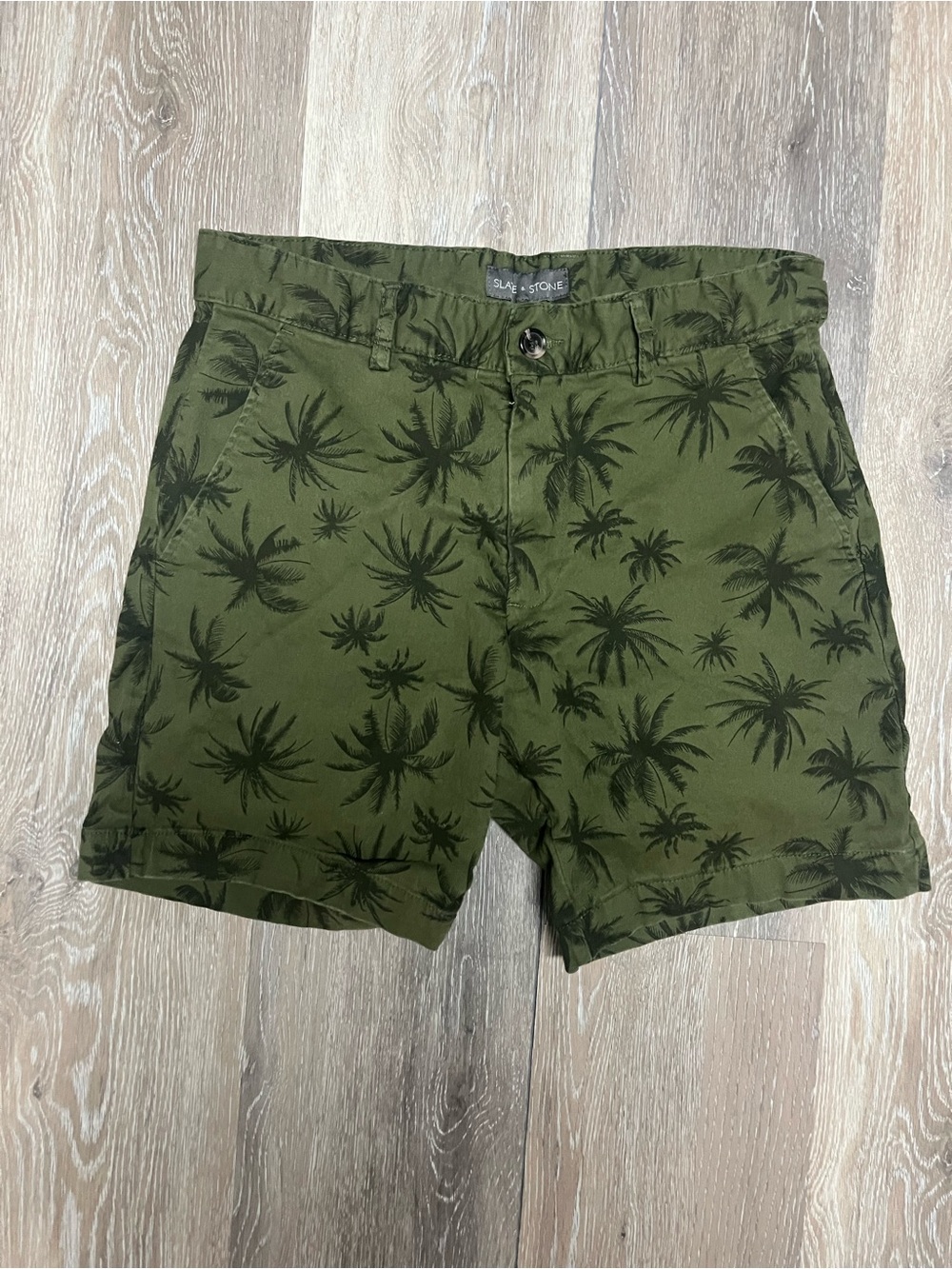 Slate & Stone Olive Green Palm-Print Flat Front Men’s Shorts